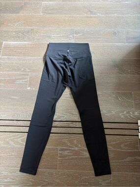 Like New! Lululemon Align Leggings 28” inseam in black size 6
